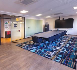 Konferenzraum pink_edited_edited.jpg