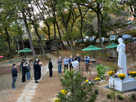 모세의 집(마을카페) 성모상 축복식