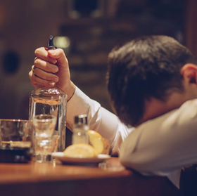 No todo brindis es motivo de celebración: Reflexionemos sobre el consumo de alcohol, ¿Verdadero alivio o escapatoria emocional?