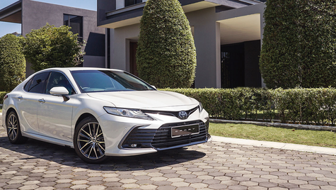 Toyota Camry Hybrid 2023: Giá lăn bánh tháng 3 và đánh giá chi tiết