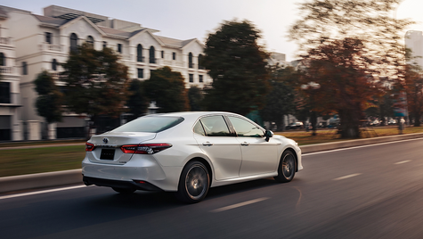 Toyota Camry 2.5Q 2023: Giá lăn bánh và đánh giá chi tiết