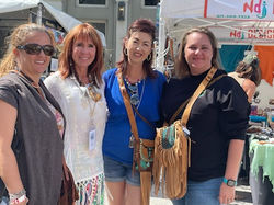 Artoberfest - nancy and customers w bag