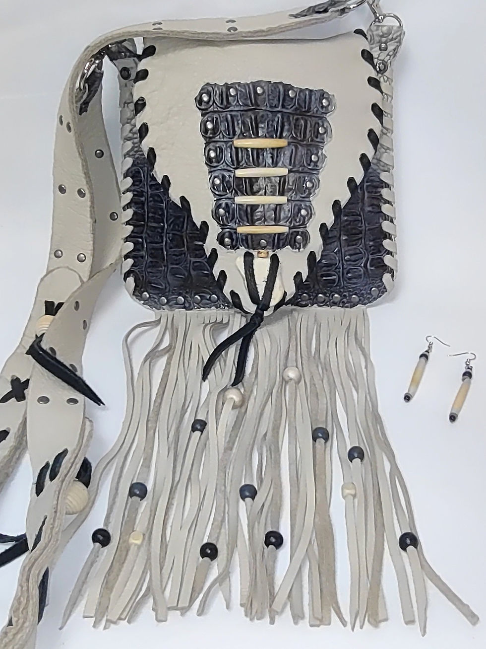 Thumbnail: Flat, cream, blk gray gator, cream flap w gator and bone beads