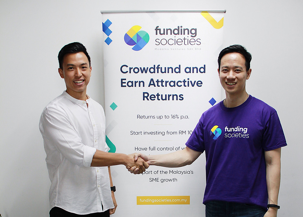 Zac Liew commemorating Curlec's partnership with funding societies