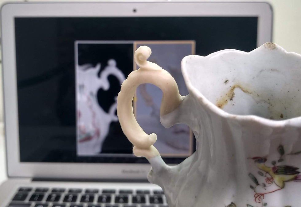 Early 1750s Worcester porcelain creamer jug for conservation and restoration by Tiago Oliveira. Handle reconstruction with references.
