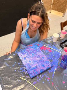 fluid art workshop
abstracte schilderworkshop
art attack room
atelier doen