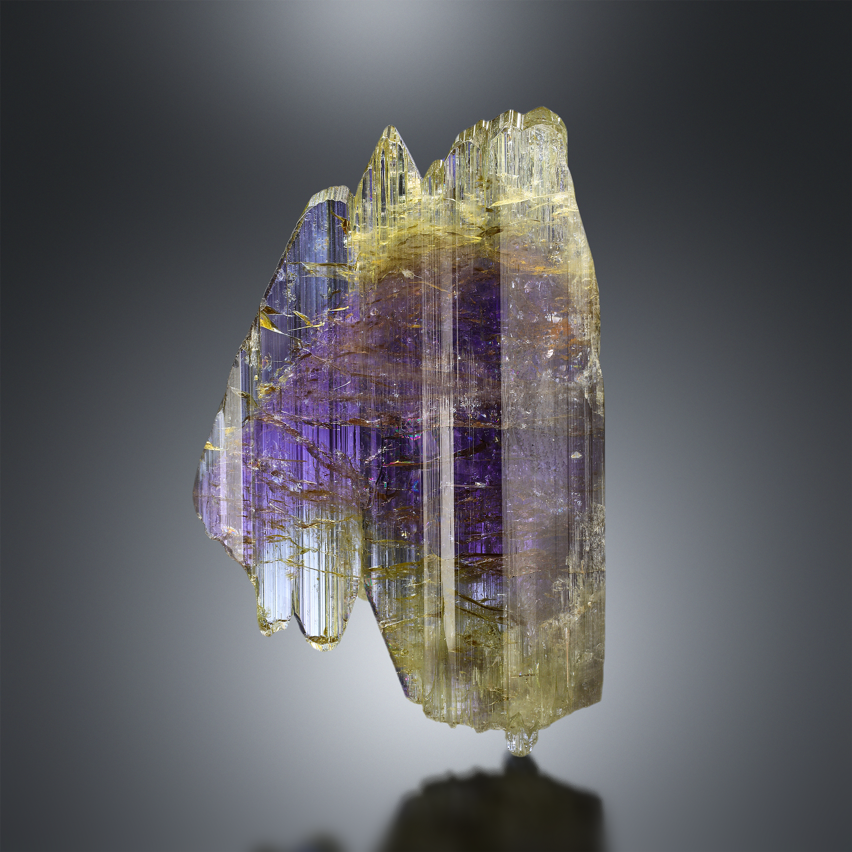 TANZANITE 174.61 CTS. 58X39X9 MM.
