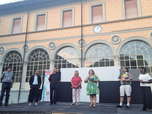Tutti alla stessa Tavola