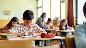 Gli Esami di Scuola Media non devono Annientare la Fanciullezza