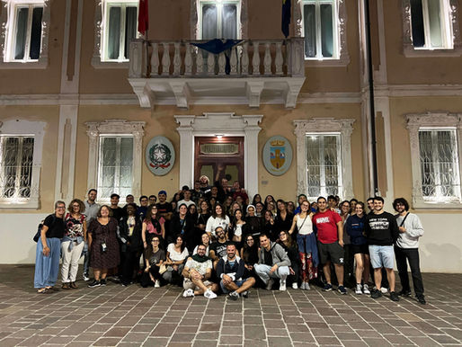 Giovani: Costruttori di Umanità