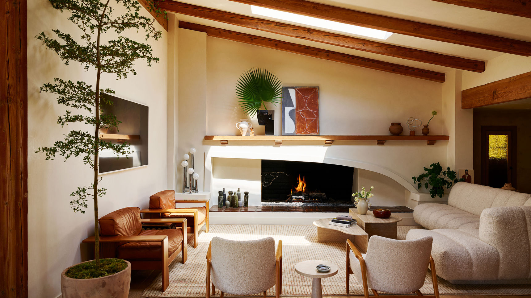 Living room in Los Angeles designed by interior design agency Night Palm.