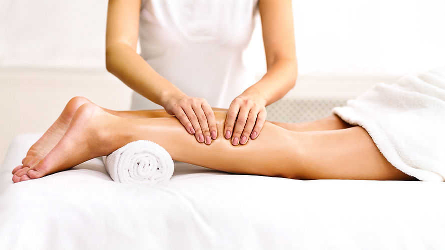 massage therapist doing a leg massage using trigger point therapy