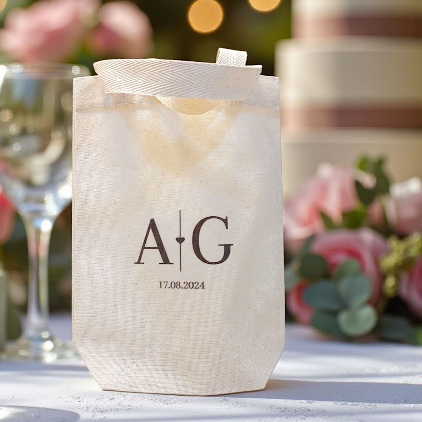 Sacolinha Minibag Iniciais Coração Data Casamento Lembrancinha Personalizada