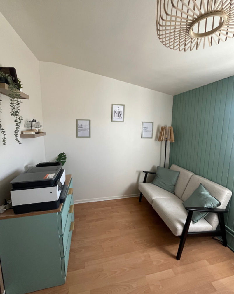 bureau esprit zen accompagné de bois