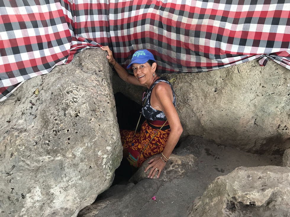 Goa Giri Putri Temple