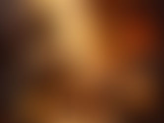 Familie creștină ortodoxă rugându-se acasă în jurul unei Biblii deschise și a unei lumânări, tată ținând o cruce de lemn, mamă purtând batic, copii rugându-se, lumină aurie divină din cer, Arhanghelul Mihail protejându-i, contrast între lumină și întuneric, umbre subtile întunecate în afara casei, temă de război spiritual.