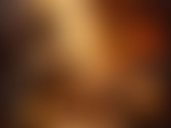 Familie creștină ortodoxă rugându-se acasă în jurul unei Biblii deschise și a unei lumânări, tată ținând o cruce de lemn, mamă purtând batic, copii rugându-se, lumină aurie divină din cer, Arhanghelul Mihail protejându-i, contrast între lumină și întuneric, umbre subtile întunecate în afara casei, temă de război spiritual.