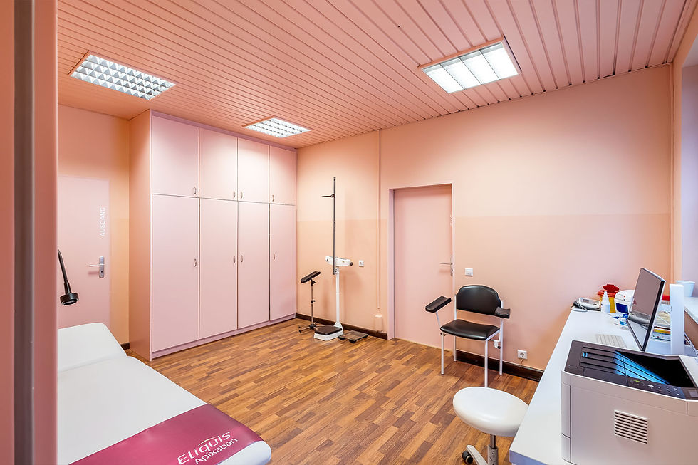 Hausärztliche Leistungen Dachau. Arztzimmer für Kontrolluntersuchungen