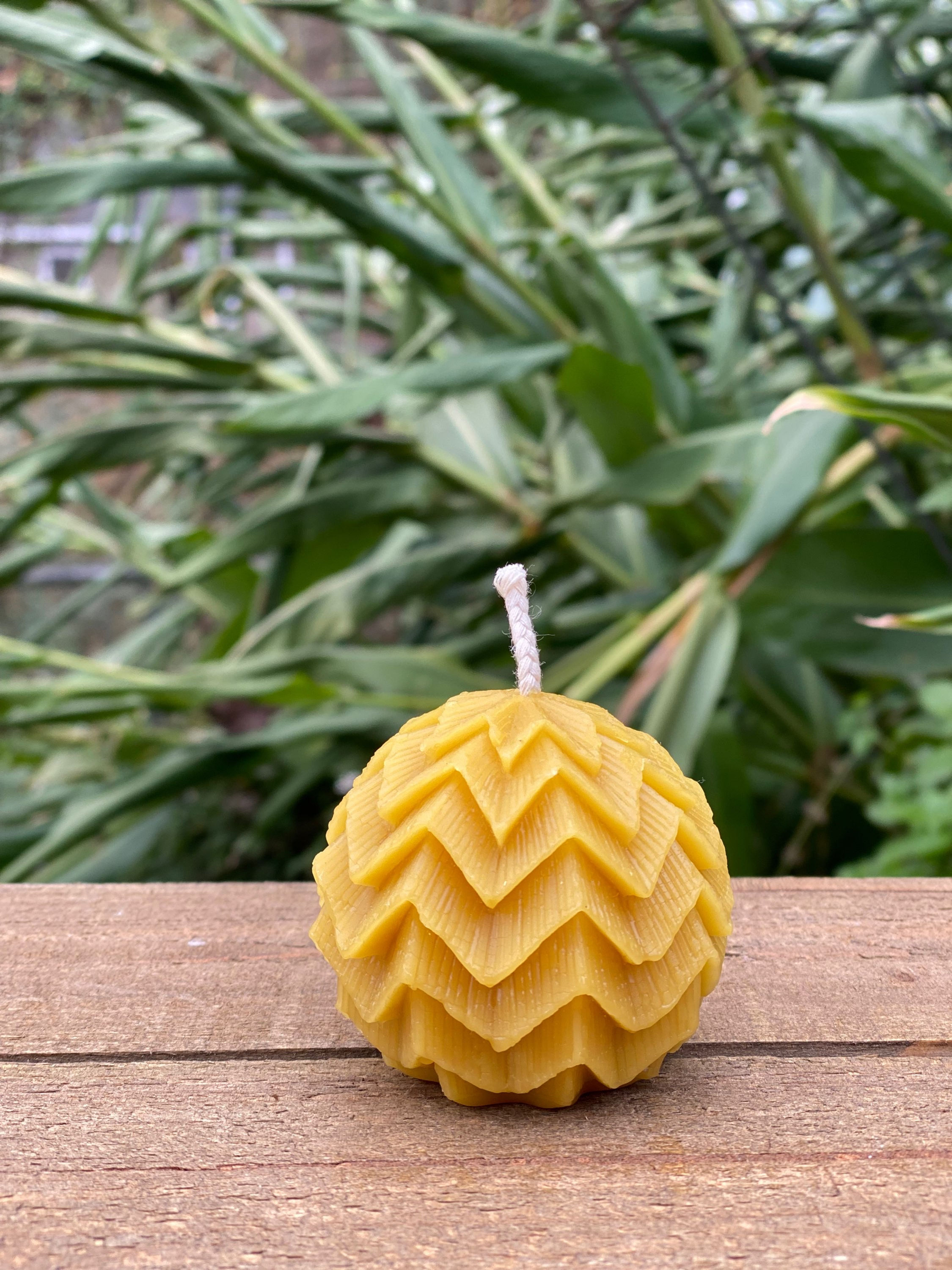 #31 Zigzag Ball Candle