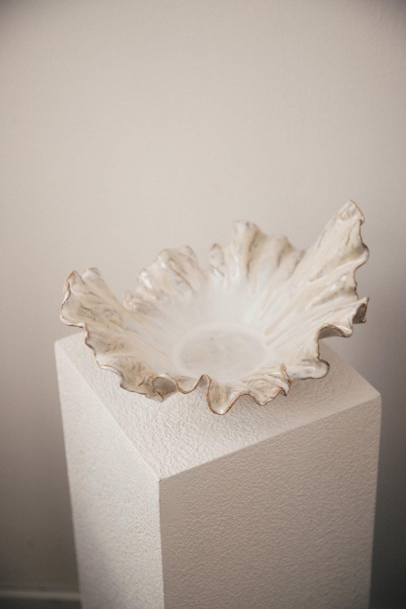 Handmade Stoneware Fruit Bowl: Beige Ceramic Centerpiece