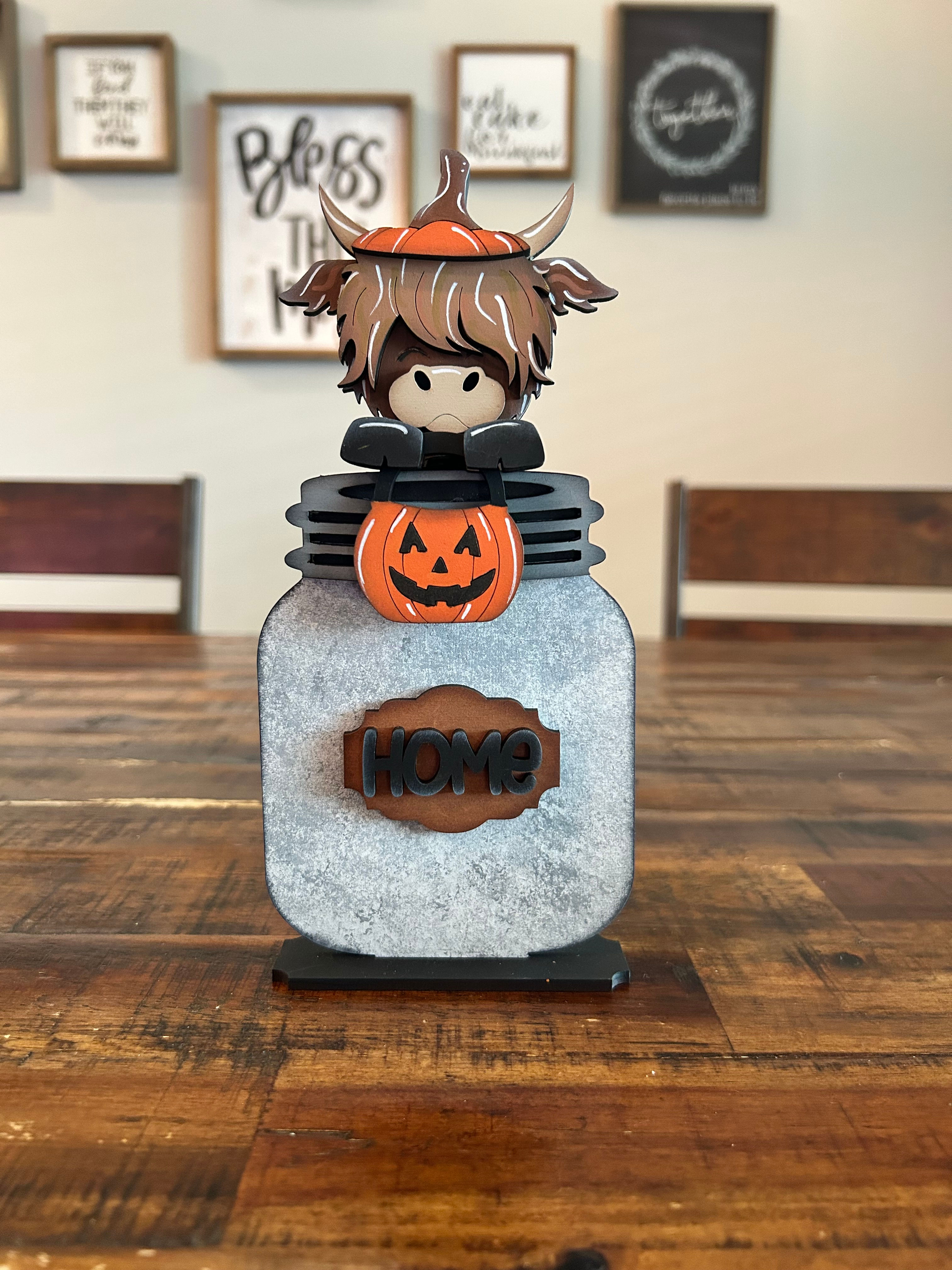 Hugger - Highland Cow Pumpkin Pail