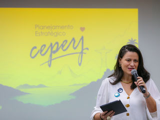Marília Ortiz, presidente do CEPERJ, durante evento institucional sobre planejamento estratégico da fundação.