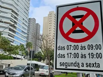 Estacionar em local proibido pode gerar multa e colocar vidas em risco: saiba como evitar