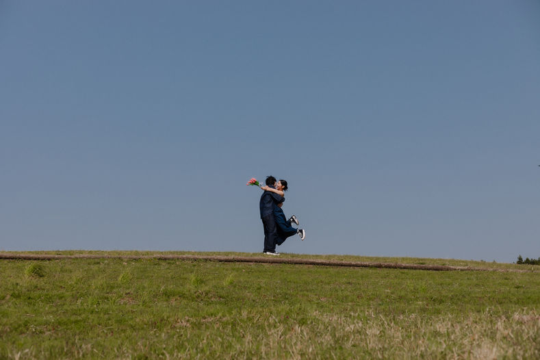 着飾って飾らない、自分らしさもあり、でも記念らしくもある。そんな情緒さえも映し出す、オシャレなウェディングフォトならCHAMY photography（チャミーフォトグラフィー）にお任せください。山口県下関（角島）を拠点に全国各地・韓国・海外で出張撮影を承っております。