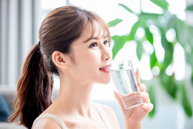 補充足夠水份預防女性脫髮