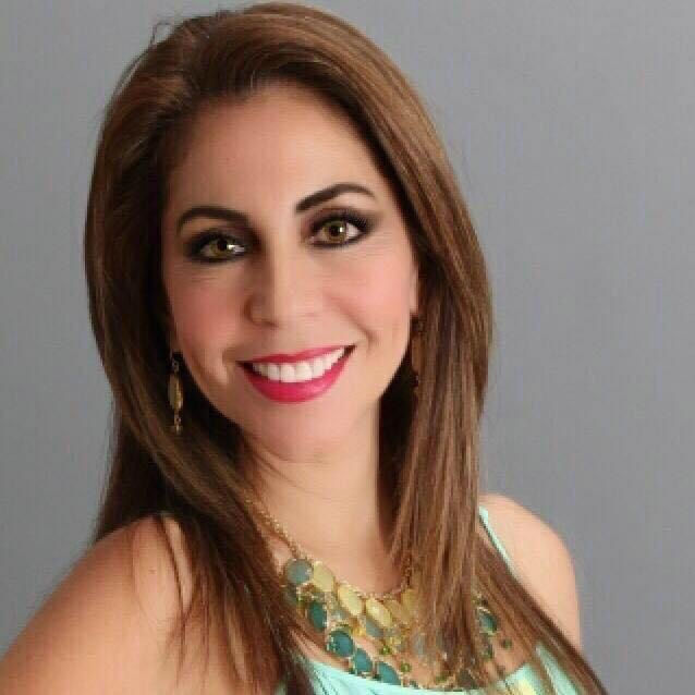 Karen Tagle Presidente Folk.jpg