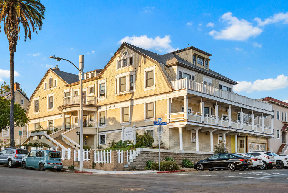 PF Hawthrn inn street view twilight