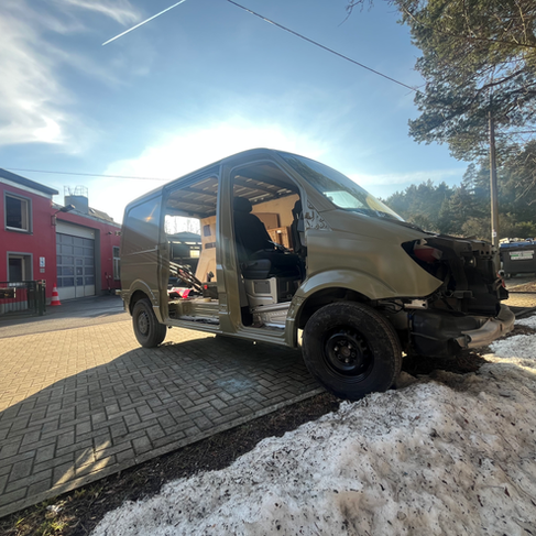 Mercedes‑Benz Sprinter – Umlackierung & Camperausbau in Moosgrün Seidenmatt