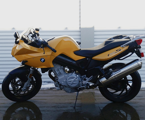 Yellow BMW Motorcycle_edited_edited_edited_edited.jpg