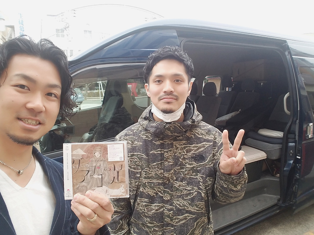 サロンの前お客様との一枚☆いつもきてくれてありがとう。今日もオシャレにきまりましたね♪