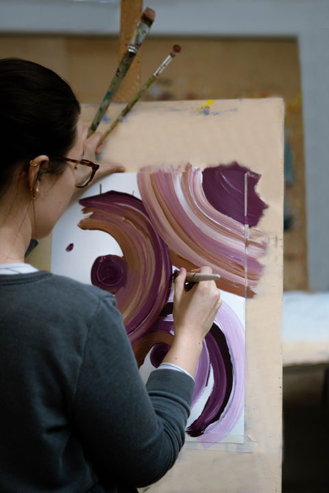 Malen an Staffelei mit Intuition Intuitiv Kunsttherapie