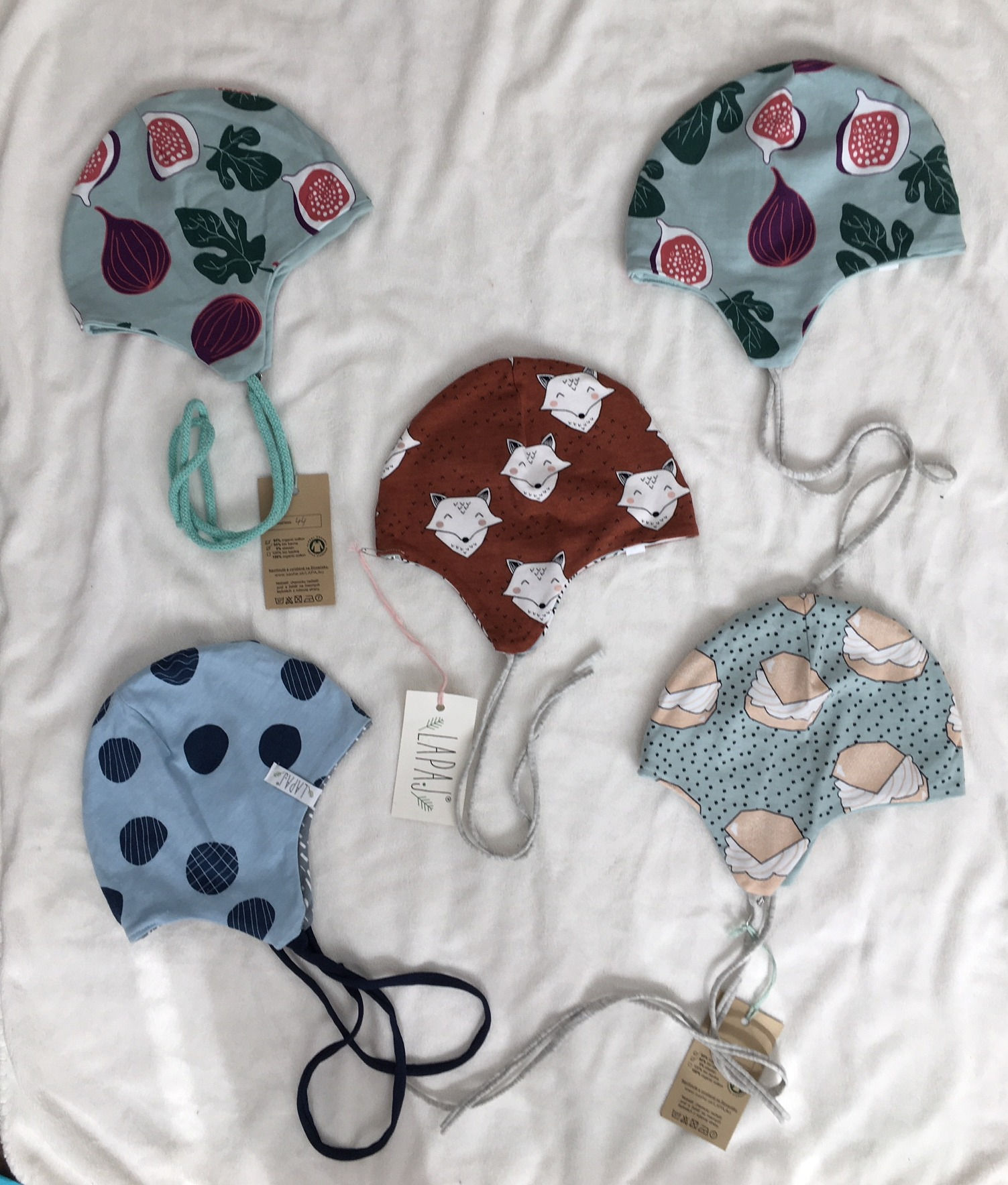 Lapaj obojstranná čiapka veľkosť 44