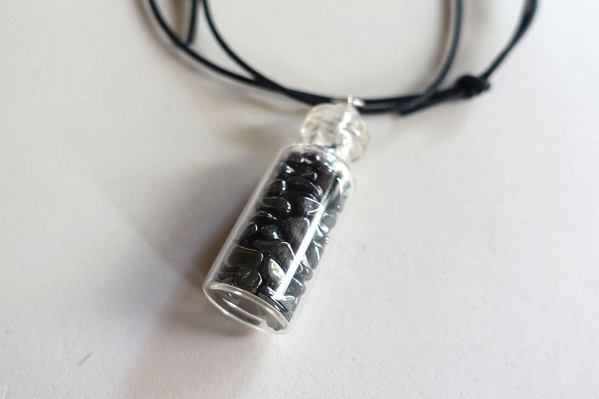 赤鐵礦許願瓶配皮頸繩