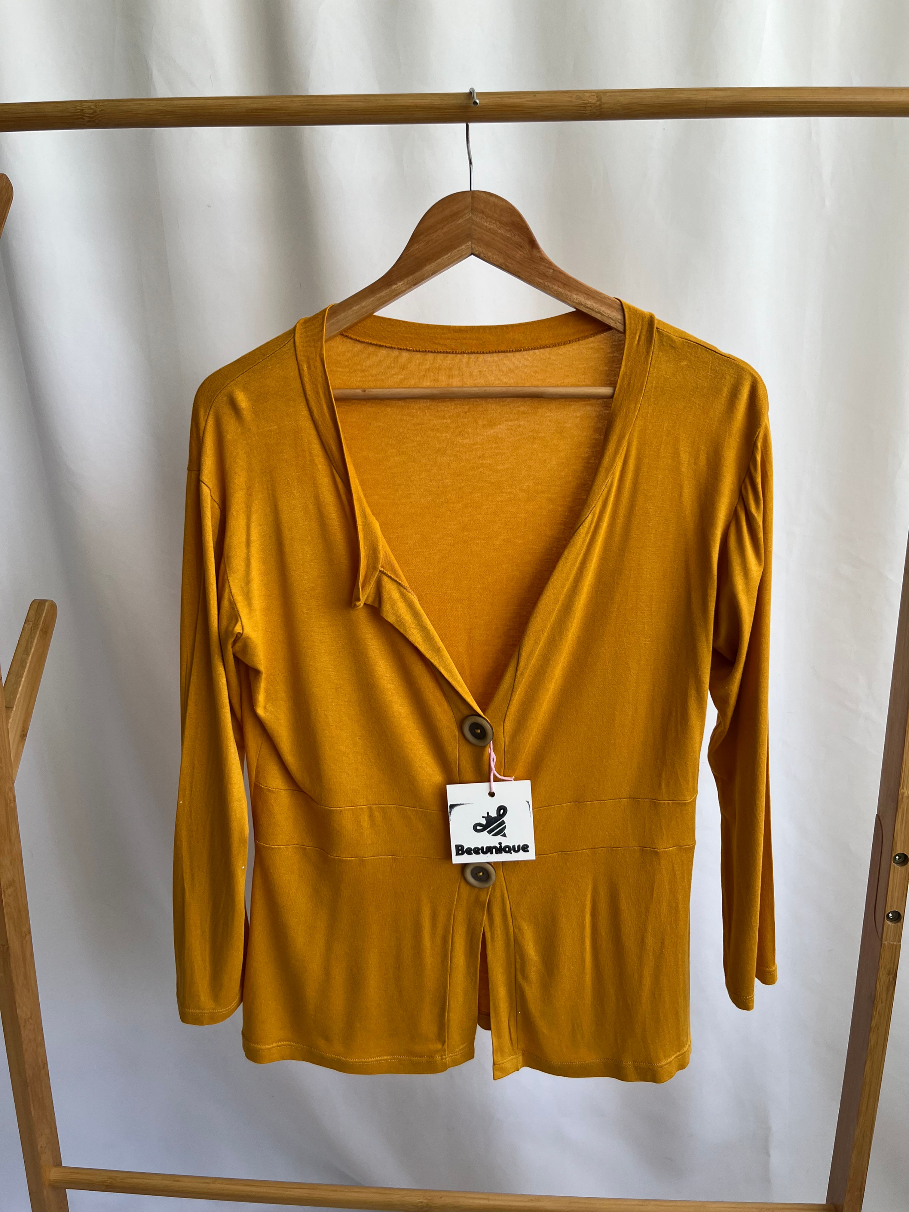 Blusa franela amarillo, 3 botones