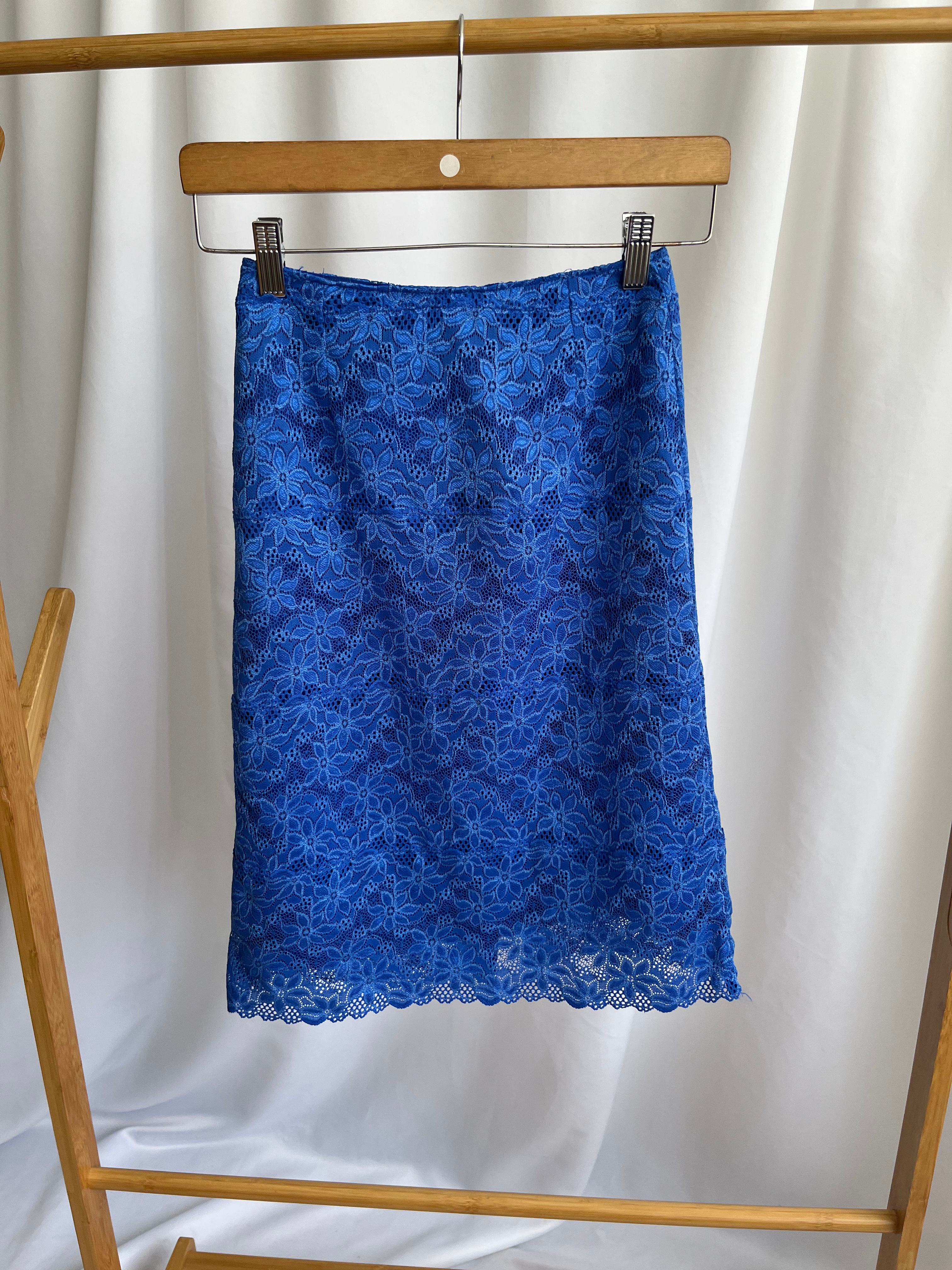 Falda encaje azul forro interno