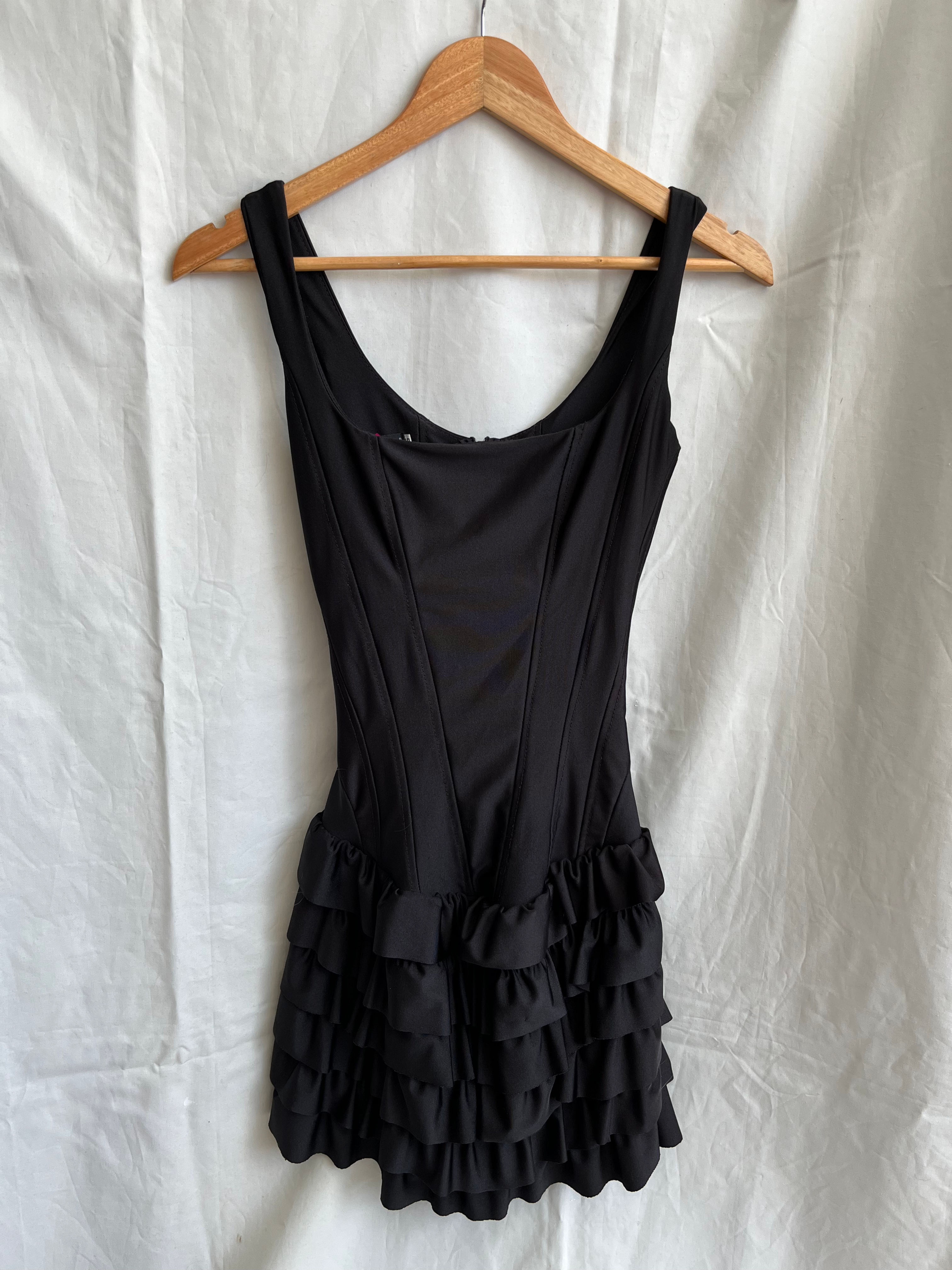 Vestido licra negro falda flecos