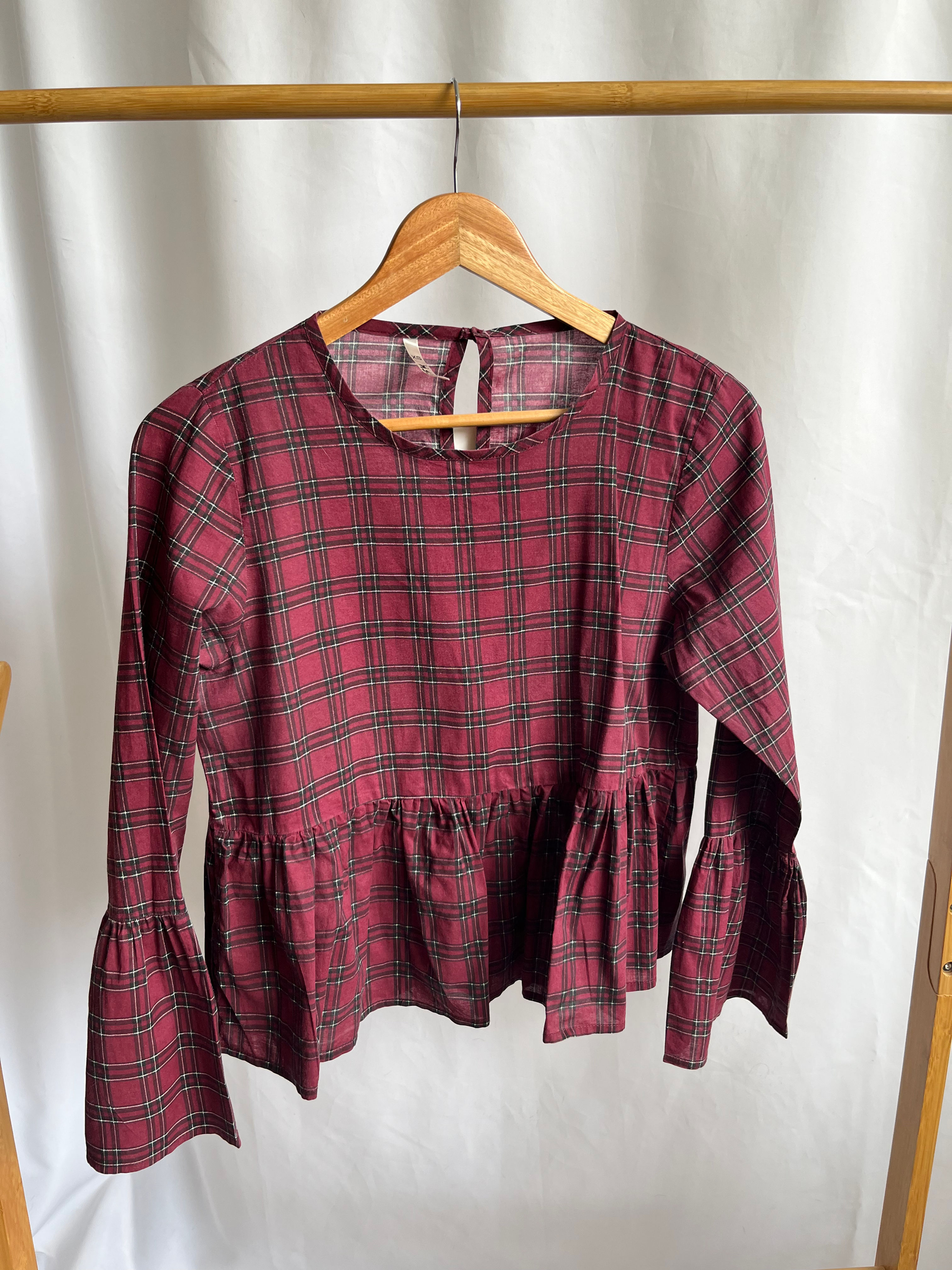 Blusa dacrón escocesa vinotinto