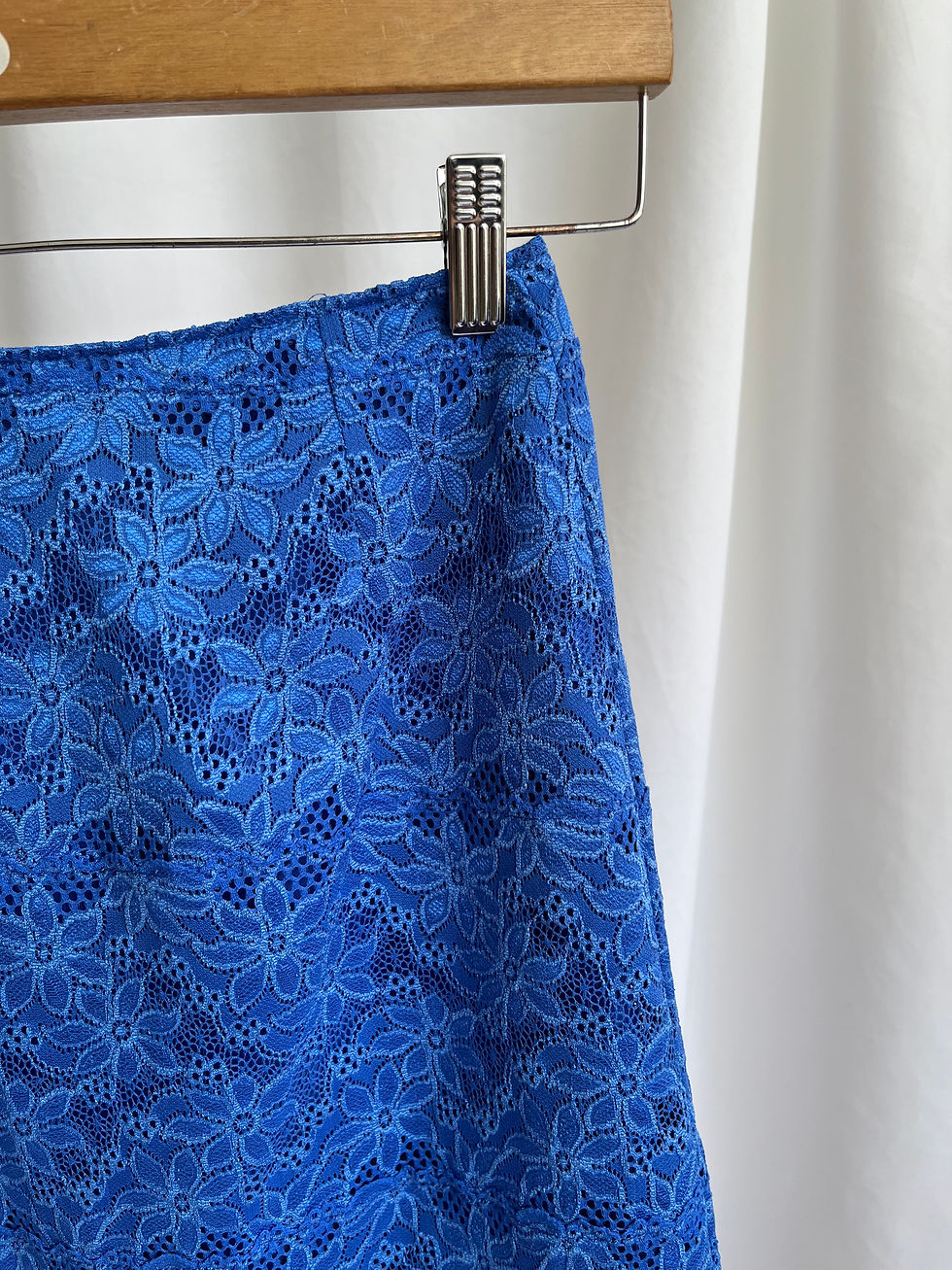Miniatura: Falda encaje azul forro interno