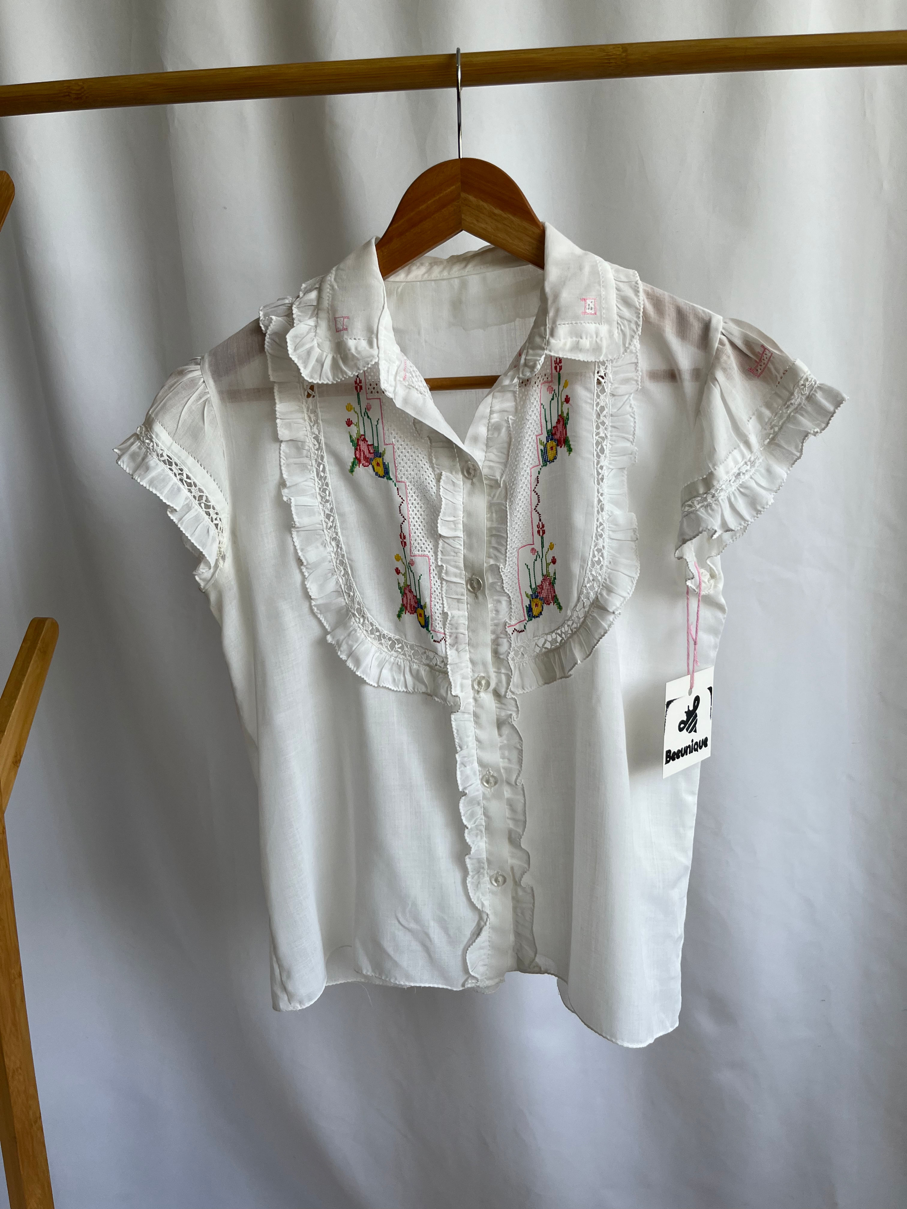 Blusa algodón blanco traslúcido tejido floral