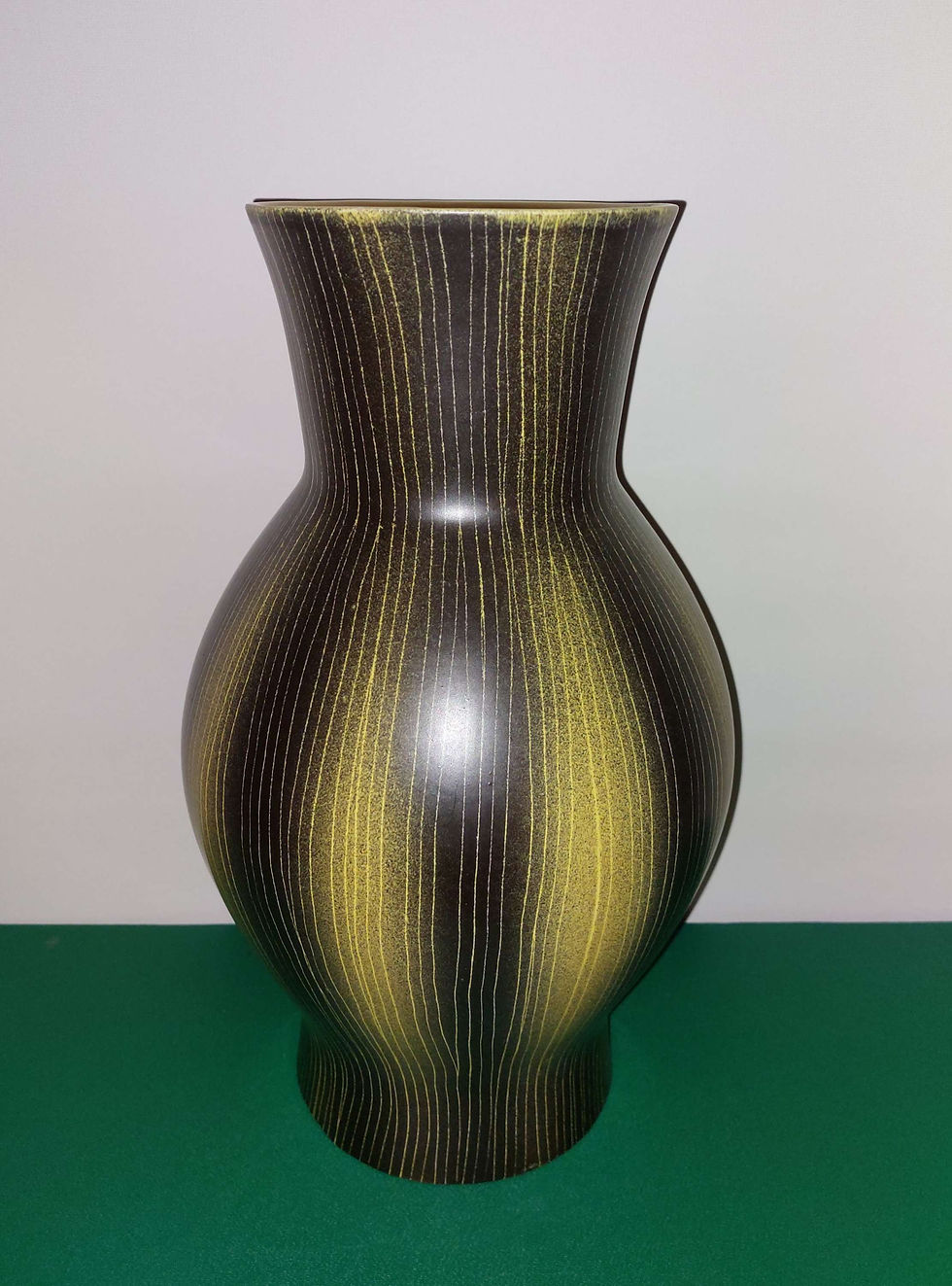 Miniature : Vase jaune et noir Saint Clément annees 50 de dos