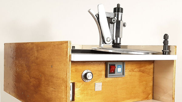 Máquina para tallar piedras preciosas con control de velocidad