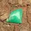 Miniatura: Cabujón de esmeralda mostrando volumen y base plana, ideal para anillo, colgante o pulsera.