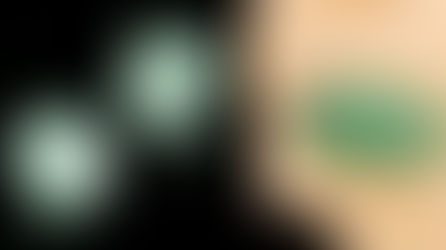 Emerald: learn about its characteristics and the factors that determine its value, and discover the loose emeralds we have for sale