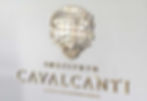 Pano de fundo, brasão do Instituto Cavalcanti