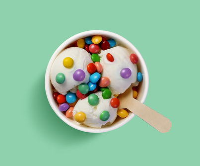Eis mit Süßigkeiten