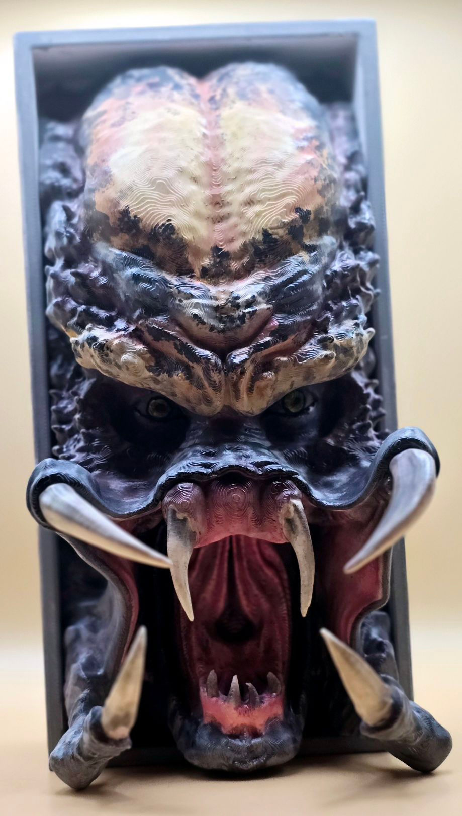 3D Printed And Hand Painted Alien Predator Book Nook From ClawaBear